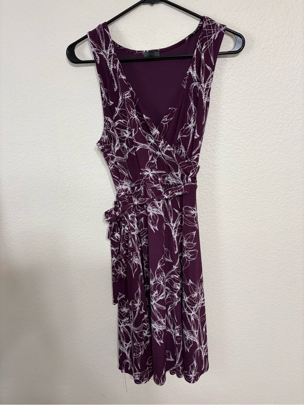 Mix by Hawthorn Sleeveless Deep Plum Floral Wrap-Style Midi Dress Size L